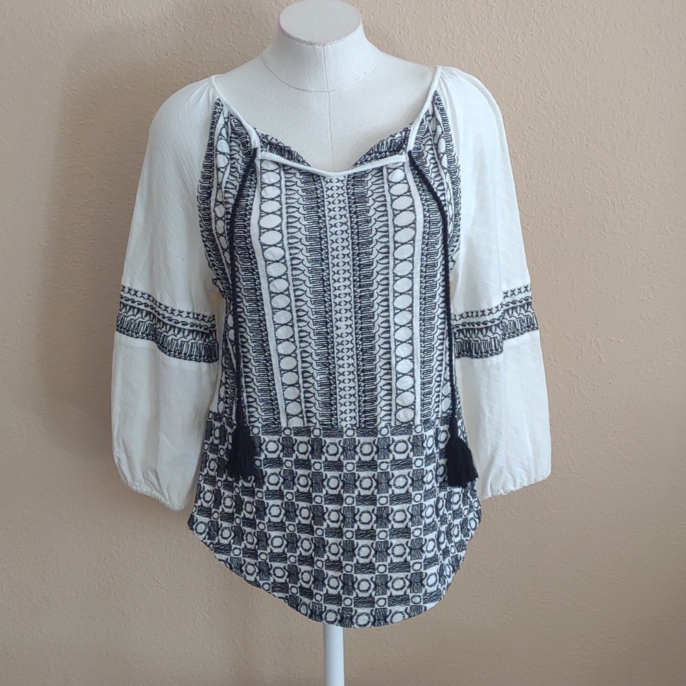 Anthropologie Akemi + Kin Embroidered Boho Blouse Size XS